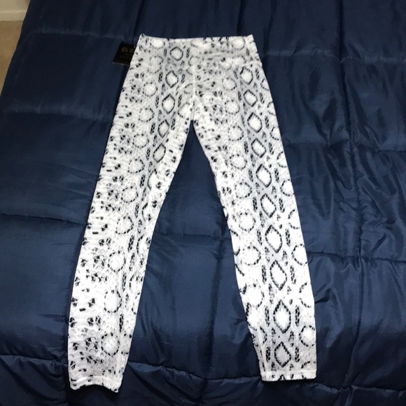 Til You Collapse White Cobra Effortless Leggings - Picture 3 of 6